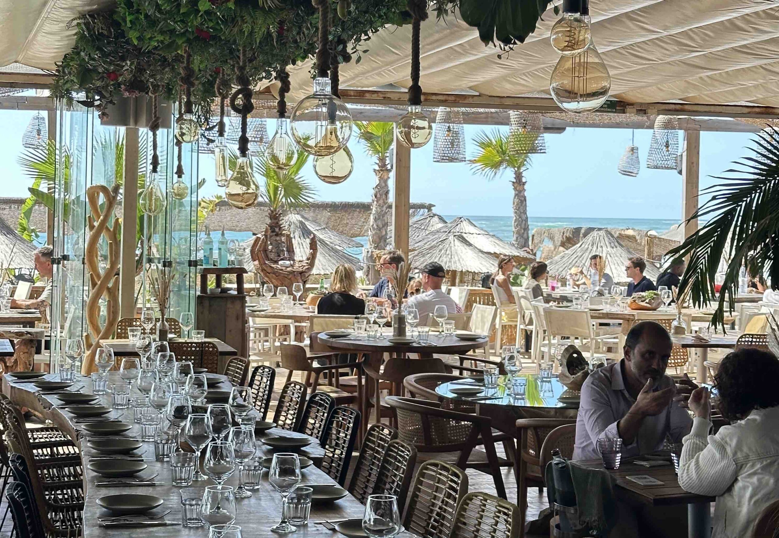 Eine Beach-Bar ist ein toller Ort – für ein gutes Essen oder um den Tag ausklingen zu lassen.