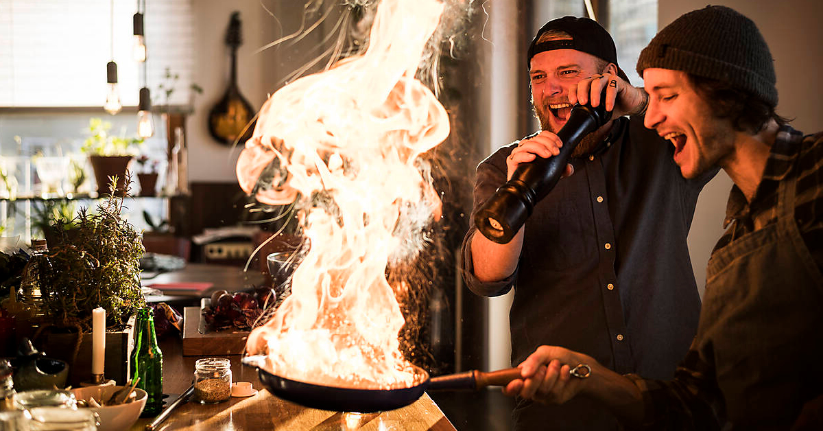 Feuriges Vergnügen in der Küche – mit Winebuddys esst ihr nicht nur in besonderen Restaurants, ihr kocht auch gemeinsam mit dem Chefkoch in der Küche.